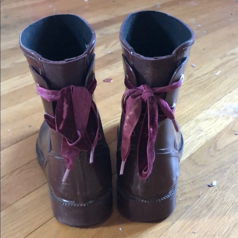 Short Maroon Nine west rainboots